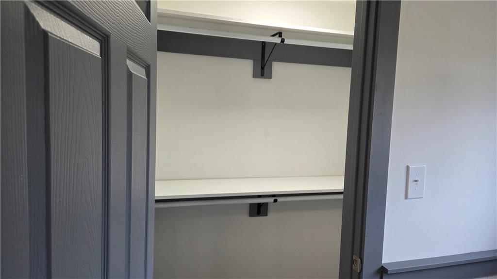 615 North Main Street Washington, PA 15301 - Photo 7 of 26 Large bedroom closet