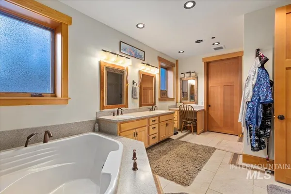 $4,700,000 | 62924 Wolf Creek Lane, North Powder, OR 97867