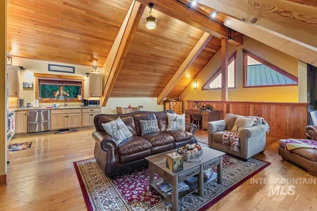 $4,700,000 | 62924 Wolf Creek Lane, North Powder, OR 97867