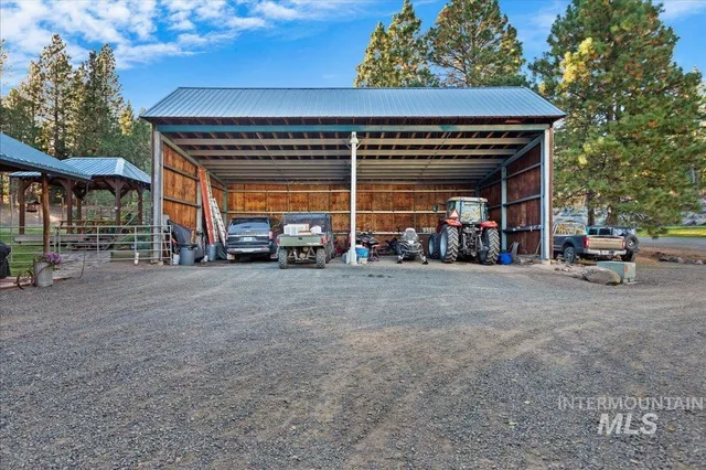 $4,700,000 | 62924 Wolf Creek Lane, North Powder, OR 97867