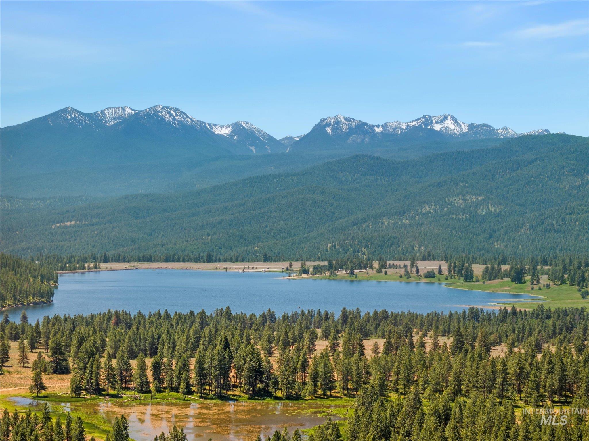 62924 Wolf Creek Lane North Powder, OR 97867 - Photo 48 of 50 View of mountain backdrop with a large body of water