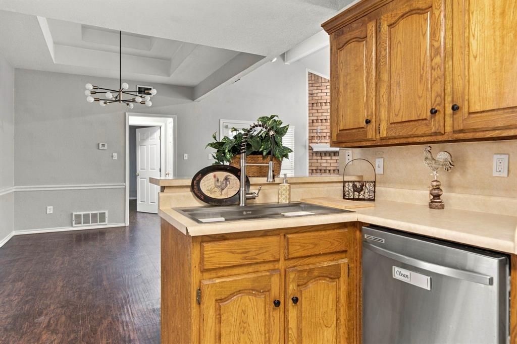 317 Moore Creek Road Hurst, TX 76053 - Photo 16 of 30 Gallery Image 16