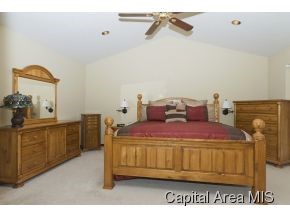 2700 Hazelnut Drive Springfield, IL 62702 - Photo 14 of 22 Gallery Image 14