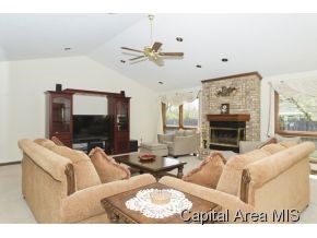 2700 Hazelnut Drive Springfield, IL 62702 - Photo 7 of 22 Gallery Image 7