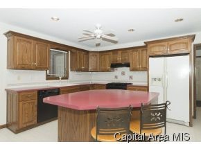2700 Hazelnut Drive Springfield, IL 62702 - Photo 9 of 22 Gallery Image 9