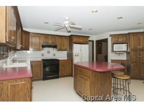 2700 Hazelnut Drive Springfield, IL 62702 - Photo 10 of 22 Gallery Image 10