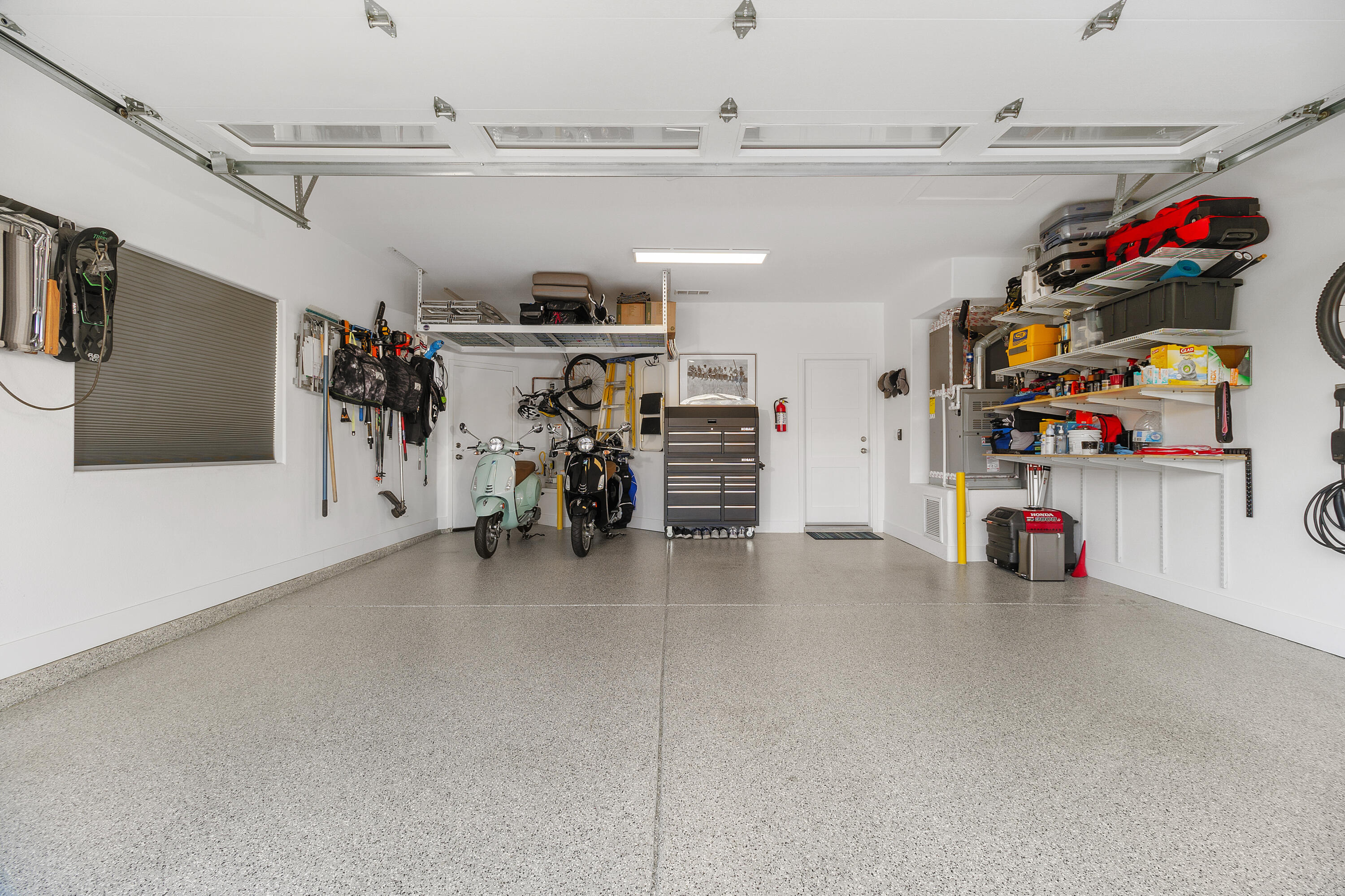 45703 Crosswater Street Indio, CA 92201 - Photo 25 of 41 45703 Crosswater - Garage