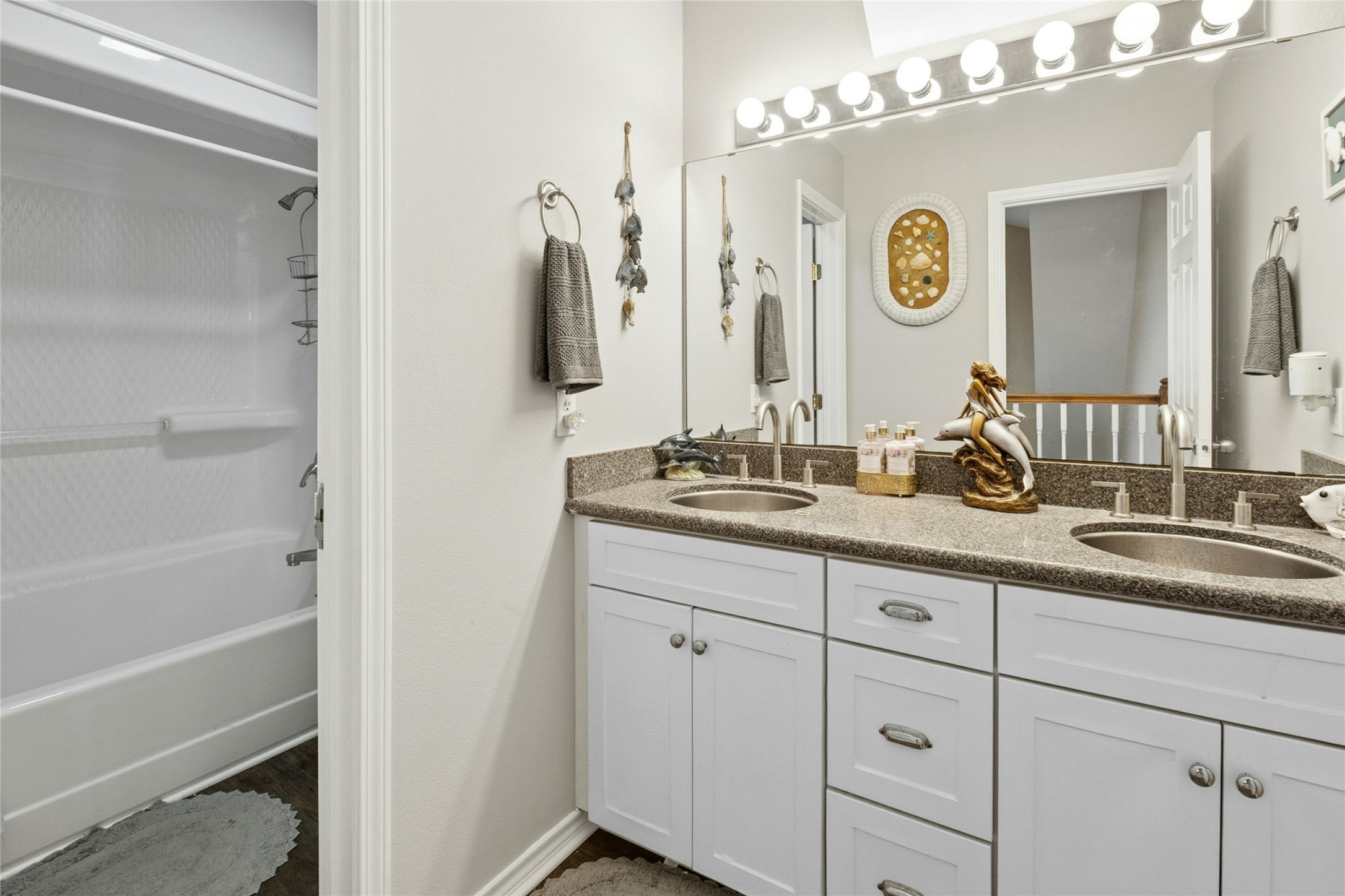 412 Woody Hollow Road Luling, TX 78648 - Photo 20 of 33 Bathroom with double vanity and bathtub / shower combination
