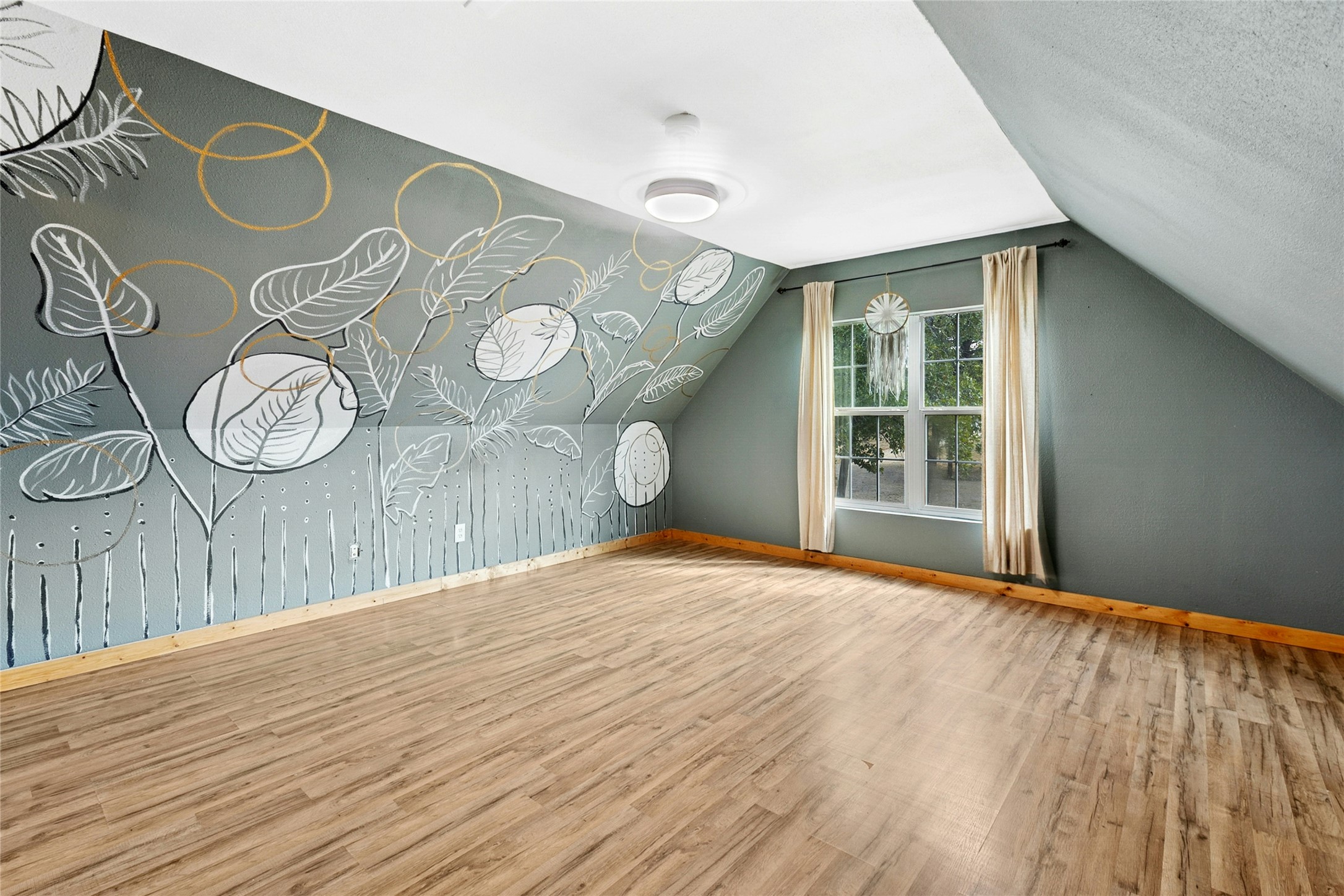 412 Woody Hollow Road Luling, TX 78648 - Photo 23 of 33 Guest house bedroom