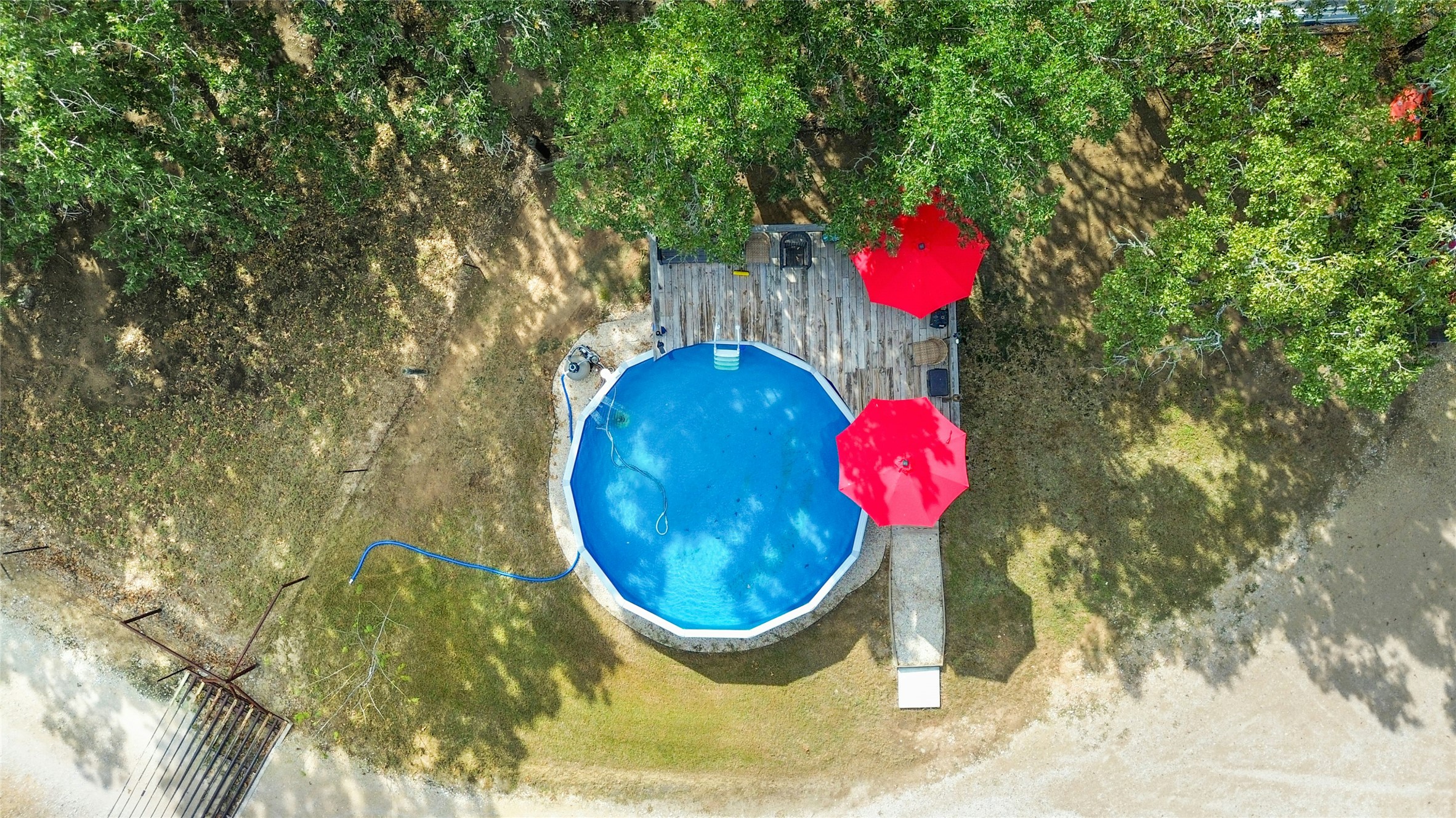 412 Woody Hollow Road Luling, TX 78648 - Photo 27 of 33 Drone / aerial view of a pool