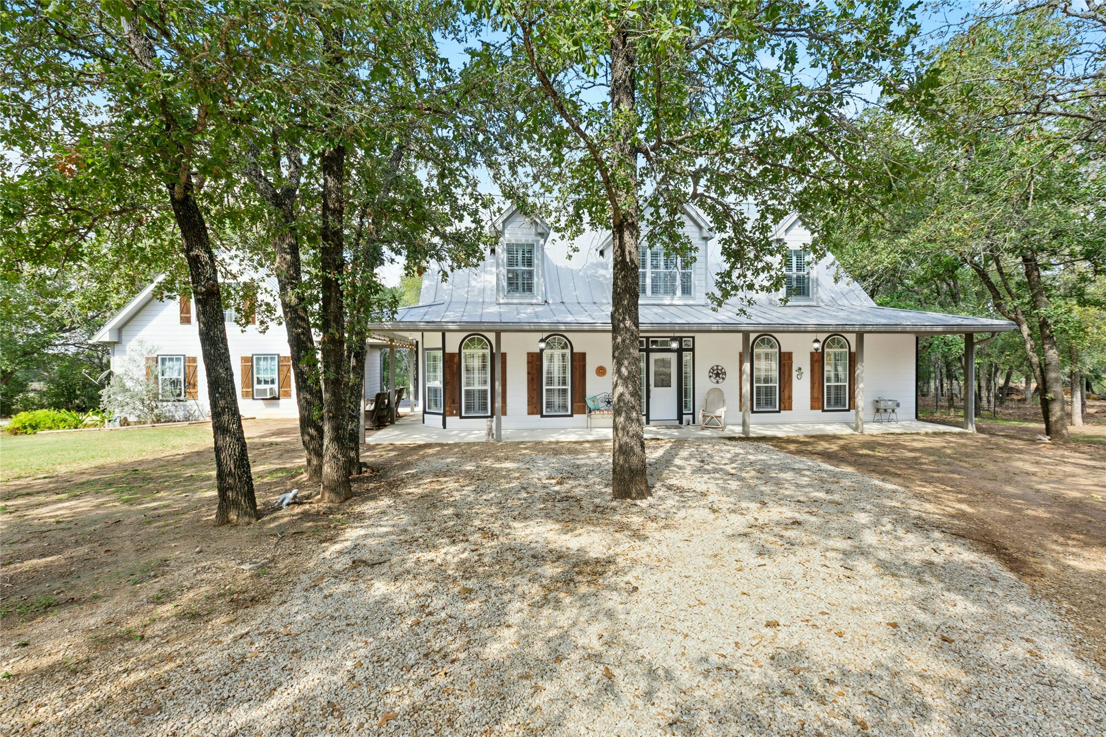 412 Woody Hollow Road Luling, TX 78648 - Photo 4 of 33 View of front facade with a porch and a metal roof