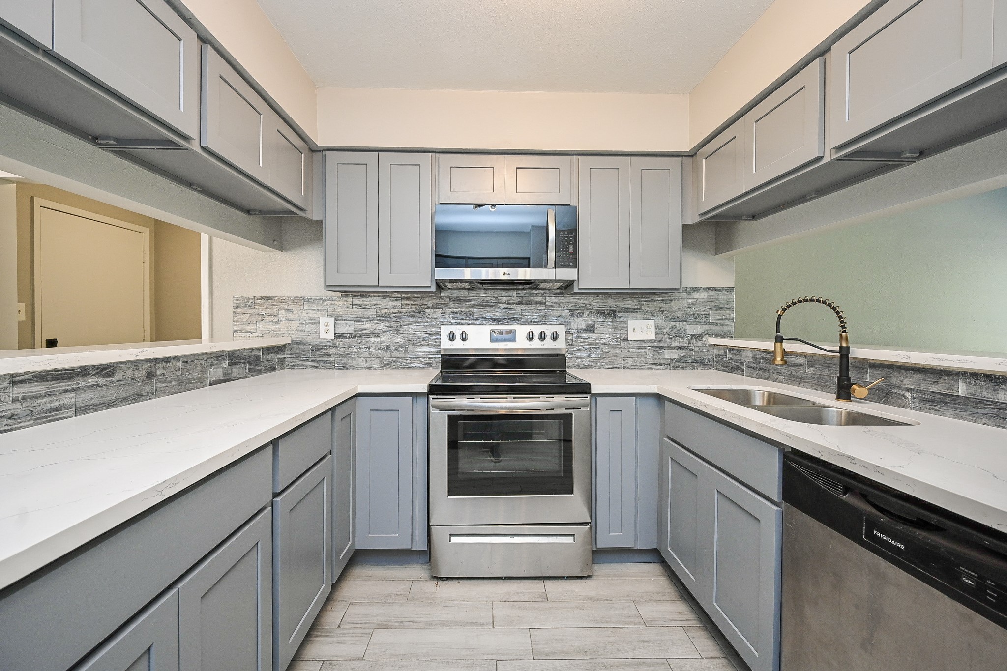 23019 Bridgewater Drive Spring, TX 77373 - Photo 5 of 16