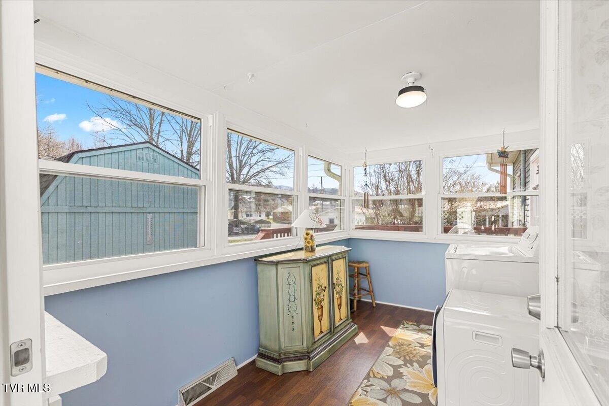 752 North Main Avenue Erwin, TN 37650 - Photo 16 of 39 19-128A6129