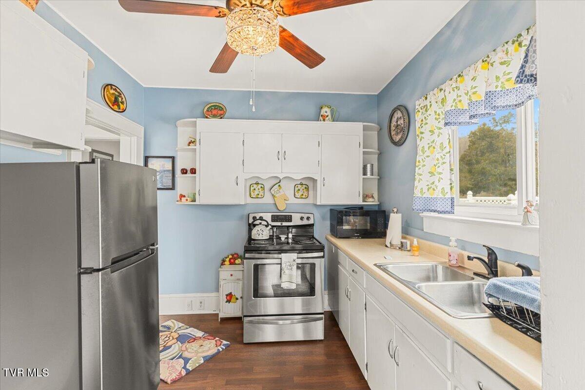 752 North Main Avenue Erwin, TN 37650 - Photo 18 of 39 16-128A6117