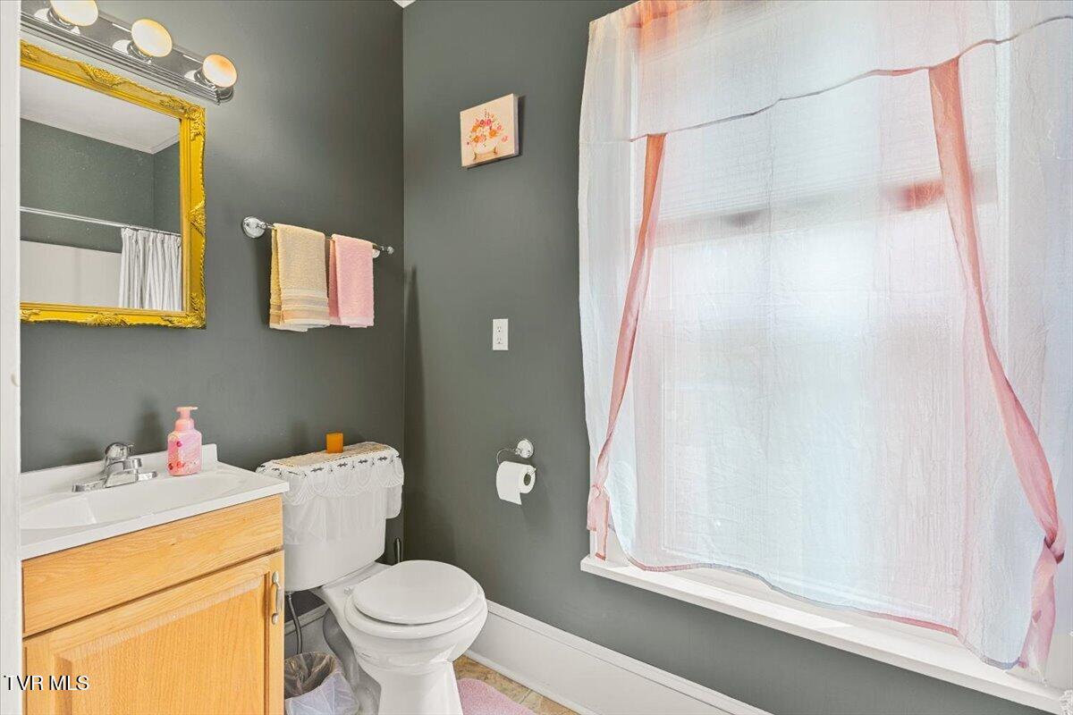 752 North Main Avenue Erwin, TN 37650 - Photo 25 of 39 25-128A6159