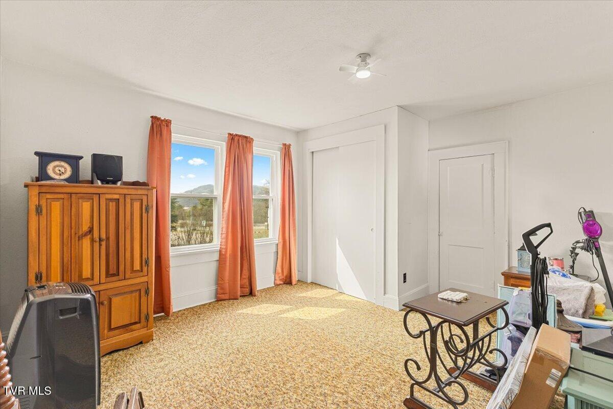 752 North Main Avenue Erwin, TN 37650 - Photo 29 of 39 31-128A6173