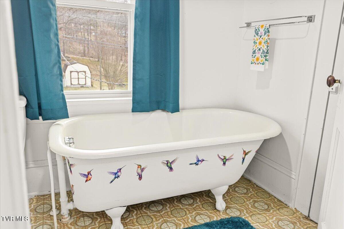 752 North Main Avenue Erwin, TN 37650 - Photo 35 of 39 39-128A6202