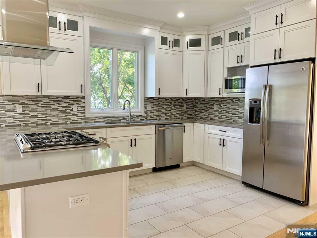 219 Roff Avenue, Unit B Palisades Park, NJ 07650 - Photo 5 of 14