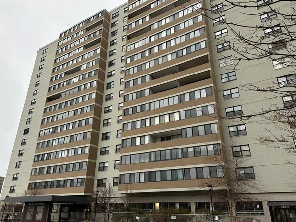 $2,550 | 6 Whittier Place, Unit 7P, Boston, MA 02114