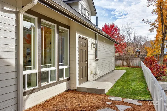 $635,000 | 5855 West Farm Mkt Road, Garden City, ID 83714