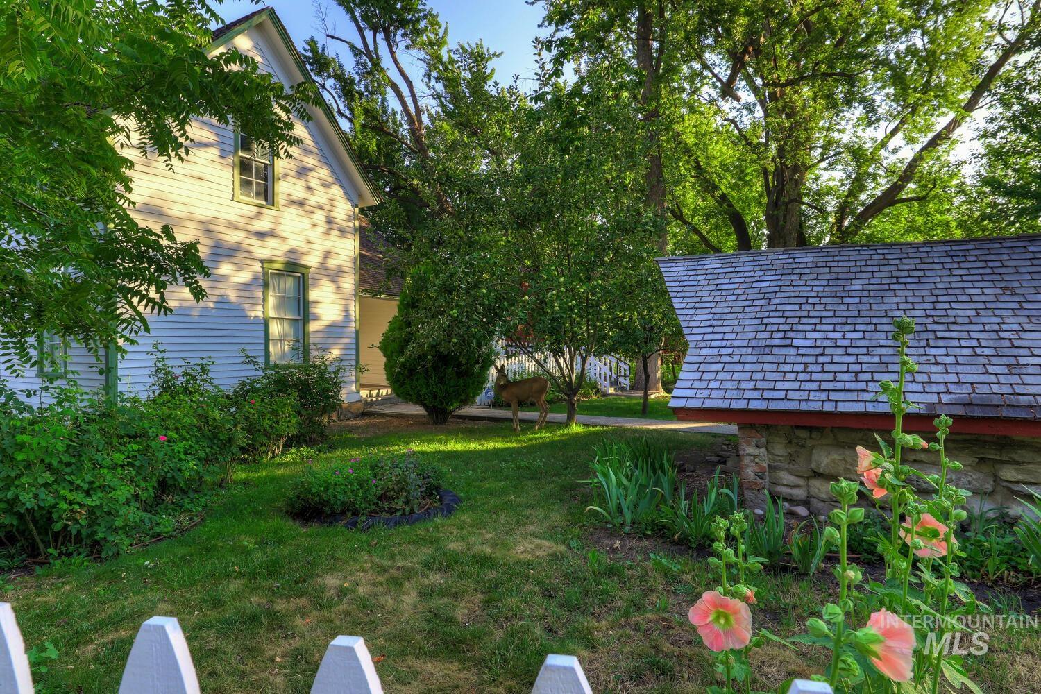 5855 West Farm Mkt Road Garden City, ID 83714 - Photo 47 of 50 View of grassy yard