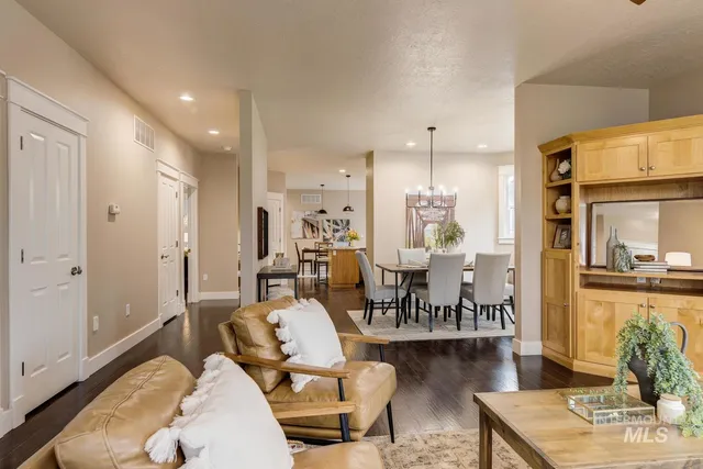 $635,000 | 5855 West Farm Mkt Road, Garden City, ID 83714