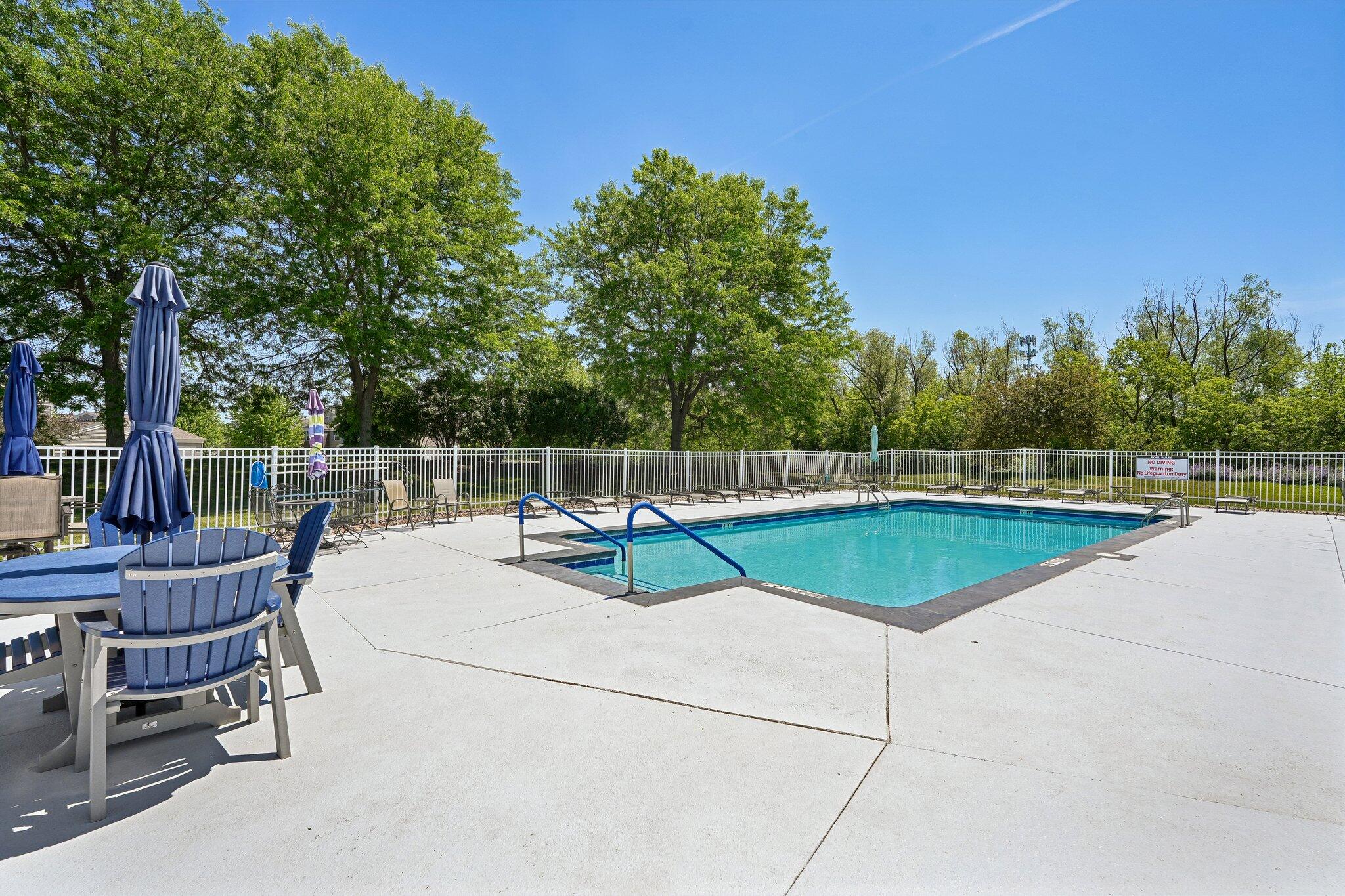 N16-w26533 Tall Reeds Lane, Unit H Pewaukee, WI 53072 - Photo 29 of 33 Pool