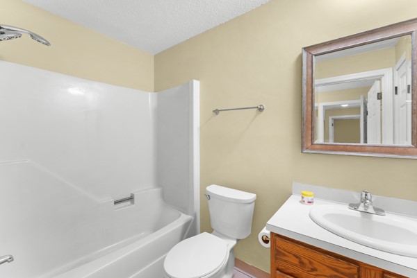 283 Privilege Street, Unit 4 Woonsocket, RI 02895 - Photo 14 of 23 Gallery Image 14