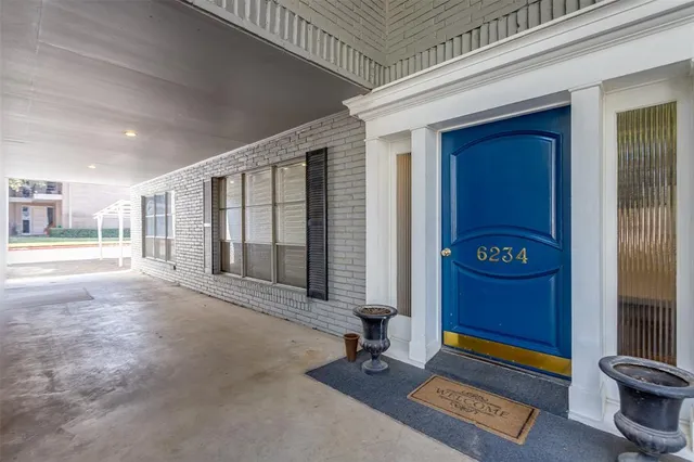 a view of a backyard with sitting area