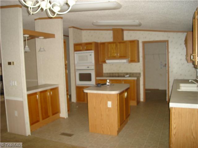 2016 Noahtown Road Thomasville, NC 27360 - Photo 4 of 6 Kitchen.
