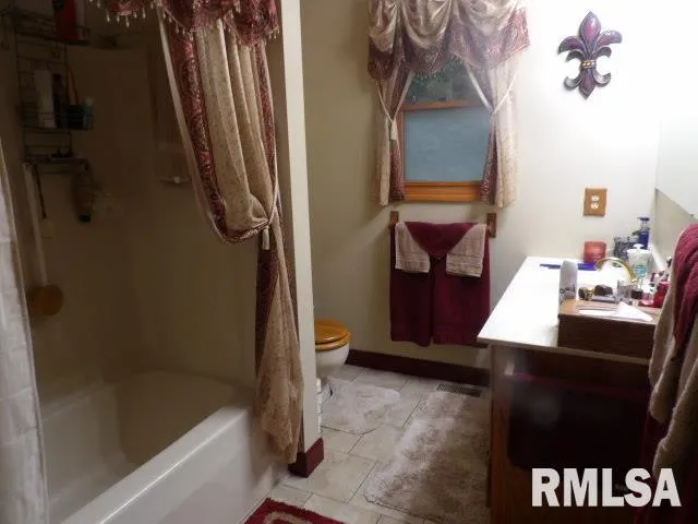 $390,000 | 4490 Brushy Creek Church Road, Galatia, IL 62935