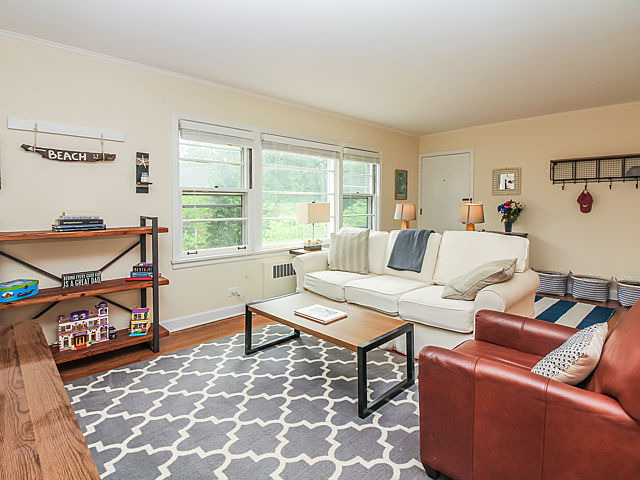 2543 Bennett Avenue, Unit 2 Evanston, IL 60201 - Photo 3 of 13