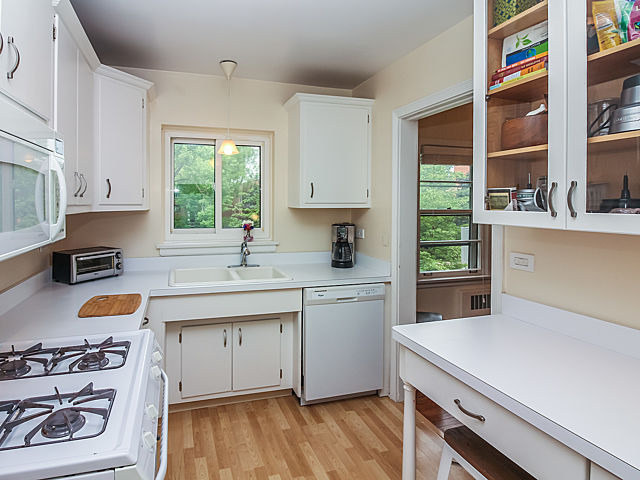 2543 Bennett Avenue, Unit 2 Evanston, IL 60201 - Photo 9 of 13