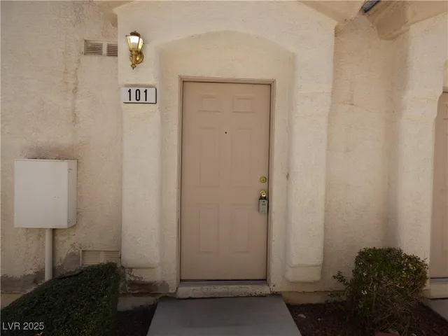 $1,575 | 9353 Leaping Deer Place, Unit 101, Las Vegas, NV 89178