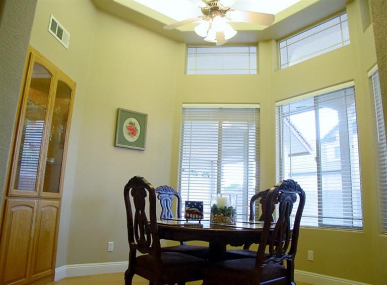 2416 Rodeo Street Selma, CA 93662 - Photo 43 of 99 Round breakfast room with bay windows and built in hutch