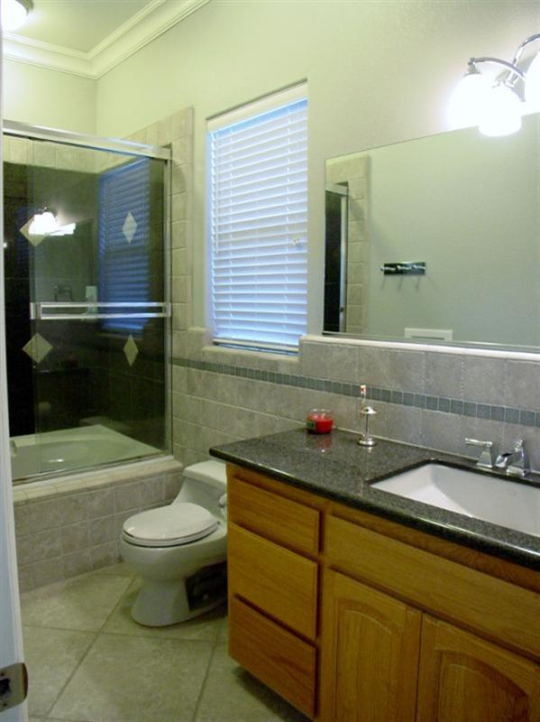 2416 Rodeo Street Selma, CA 93662 - Photo 69 of 99 Guest room bath