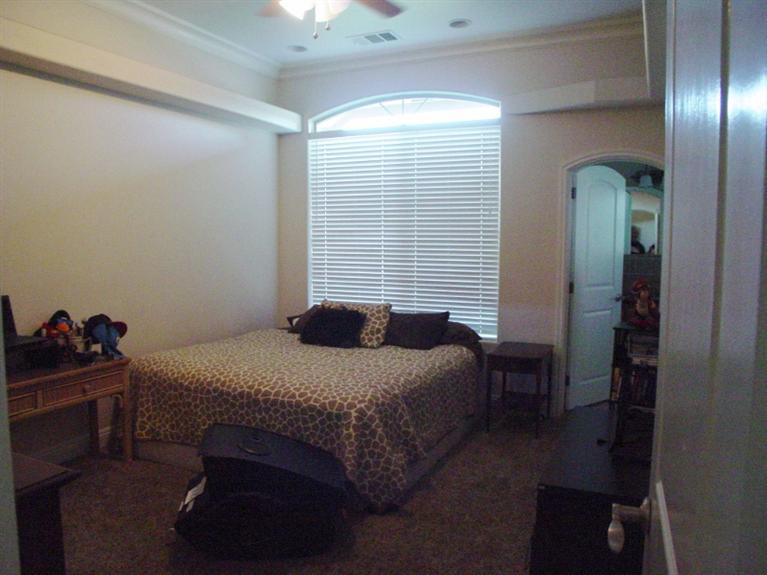 2416 Rodeo Street Selma, CA 93662 - Photo 77 of 99 Bedroom with shared Jack n Jill bath
