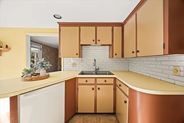 $450,000 | 5 Freetown Street, Lakeville, MA 02347