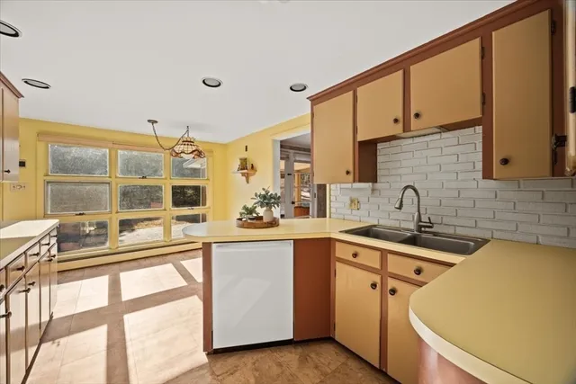 $450,000 | 5 Freetown Street, Lakeville, MA 02347