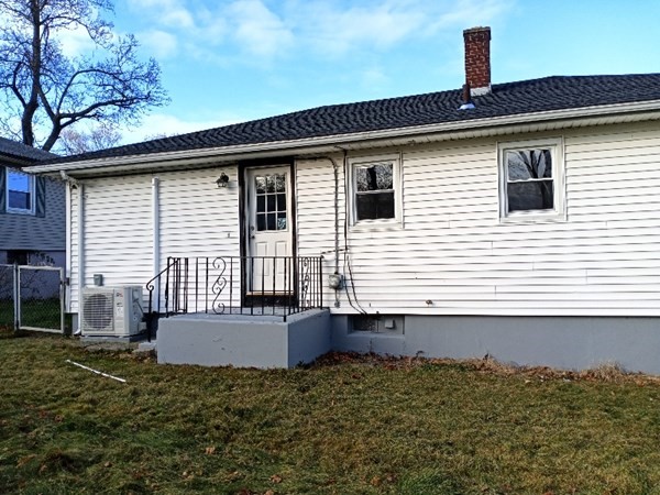 17 Butler Street Worcester, MA 01607 - Photo 3 of 9 Gallery Image 3