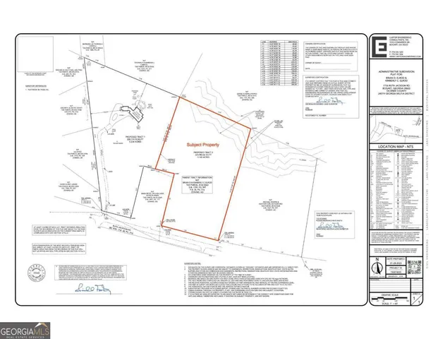 a black and white photo of a living room