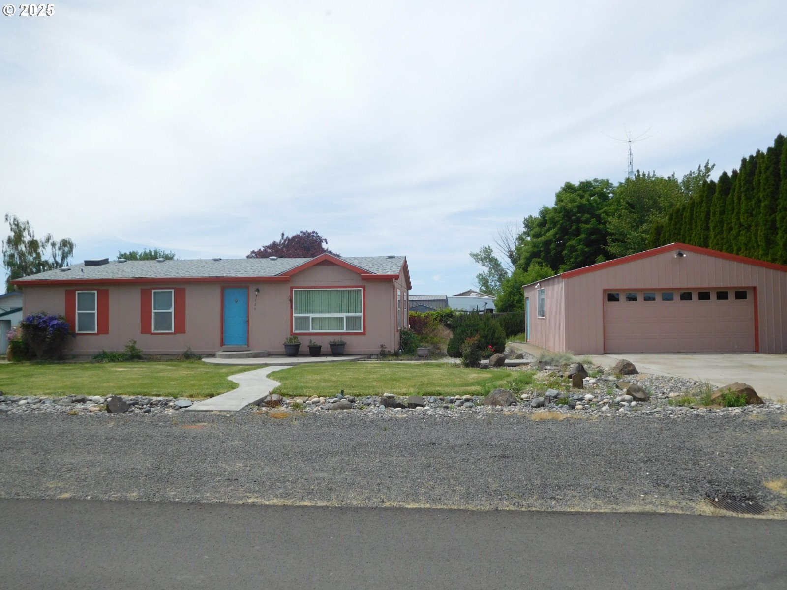 724 North 4th Street Athena, OR 97813 - Photo 3 of 17 a large house with a big yard and large trees