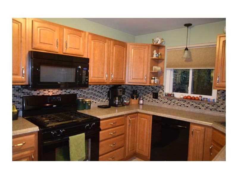 2025 Ridge Road McKeesport, PA 15135 - Photo 14 of 21 Kitchen.