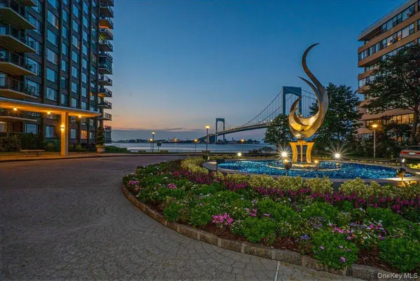 $888,000 | 166-25 Powells Cove Boulevard, Unit 3B | Beechhurst