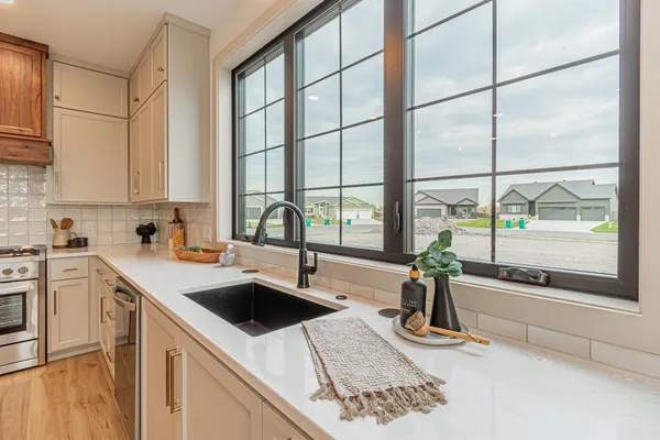 $620,000 | 8820 Northern Lgts Avenue, Horace, ND 58047