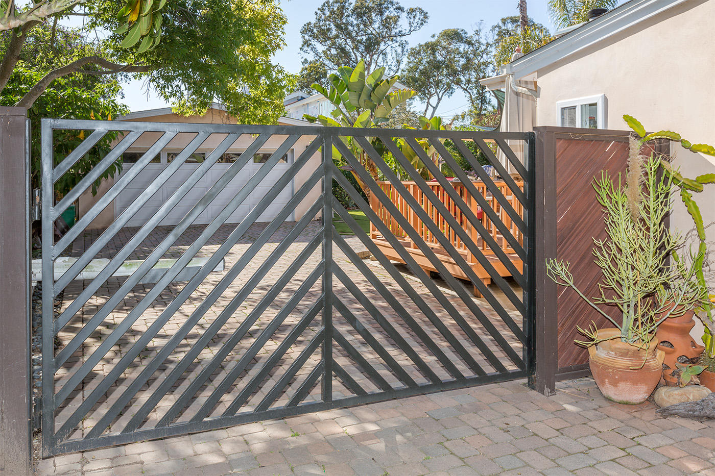 201 Cooper Road Santa Barbara, CA 93109 - Photo 19 of 32 Automatic Gate