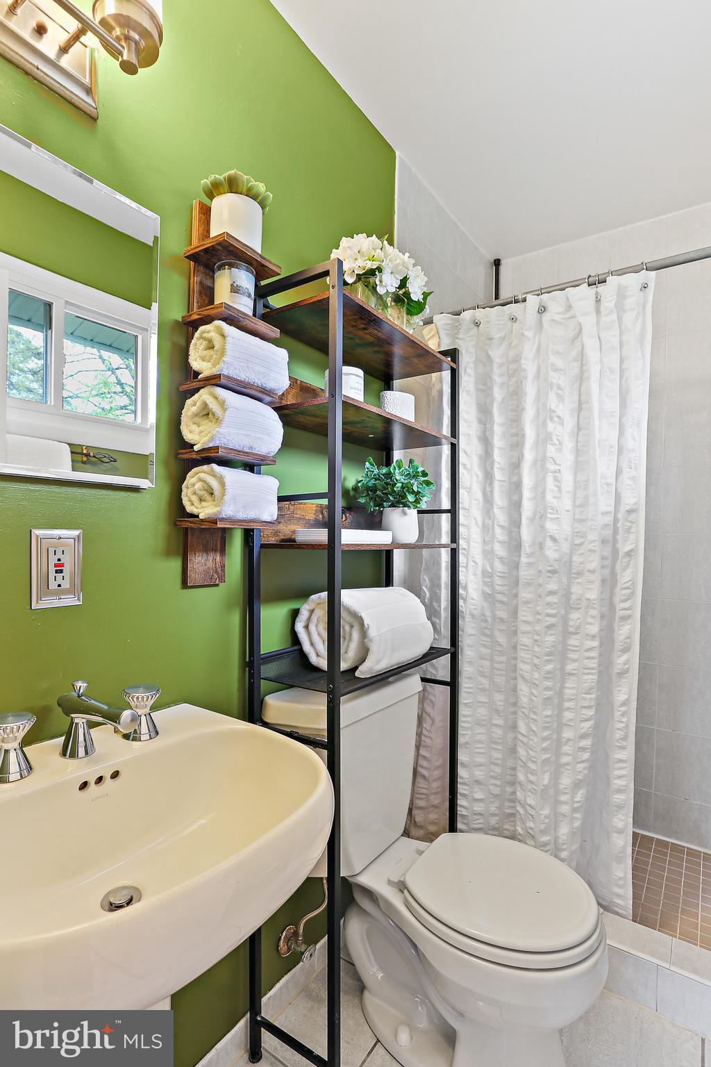 403 Eisner Street Silver Spring, MD 20901 - Photo 18 of 36 Primary Bath