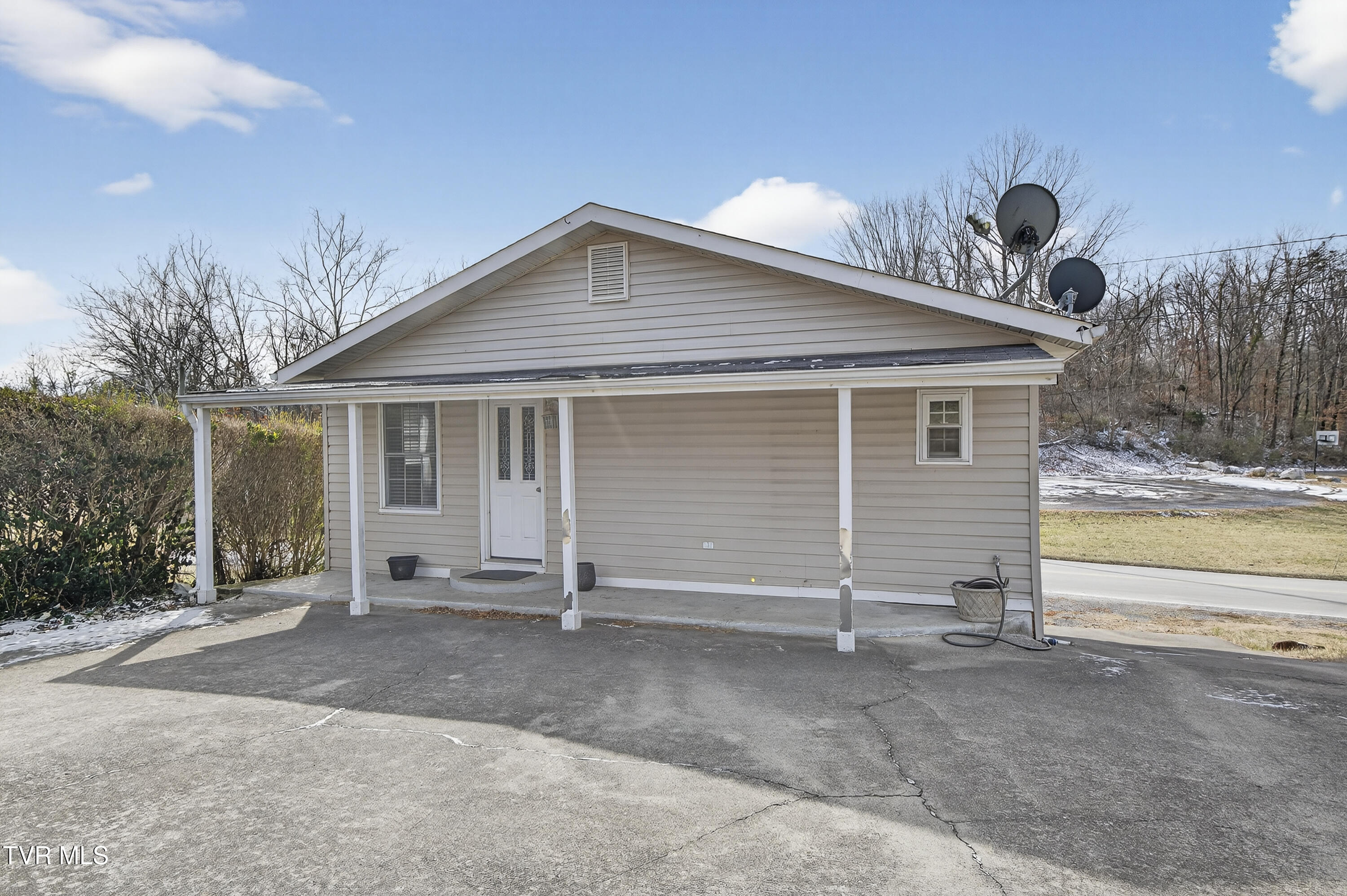 1319 5th Street Bristol, TN 37620 - Photo 3 of 23 1319-5th-St-Bristol-TN Matt-Smith-Realty