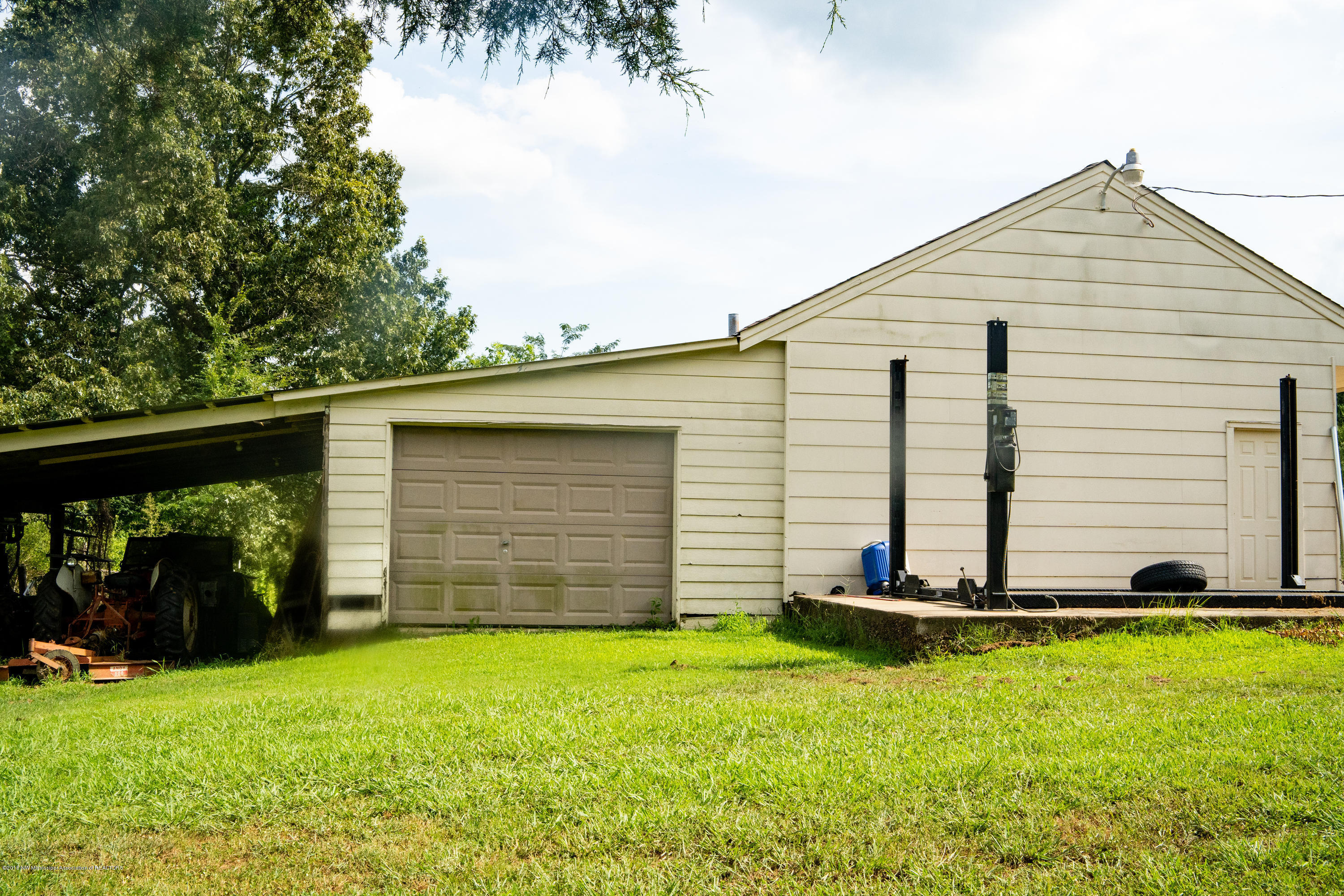 864 Malone Road South Hernando, MS 38632 - Photo 4 of 19 DSC04882