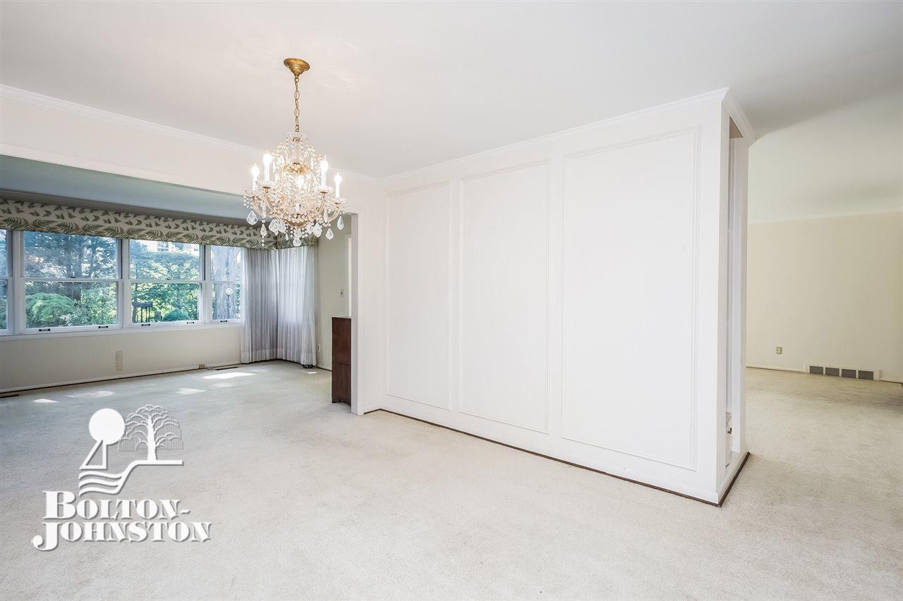 280 Ridge Road Grosse Pointe, MI 48236 - Photo 9 of 50 31295540-8.JPG